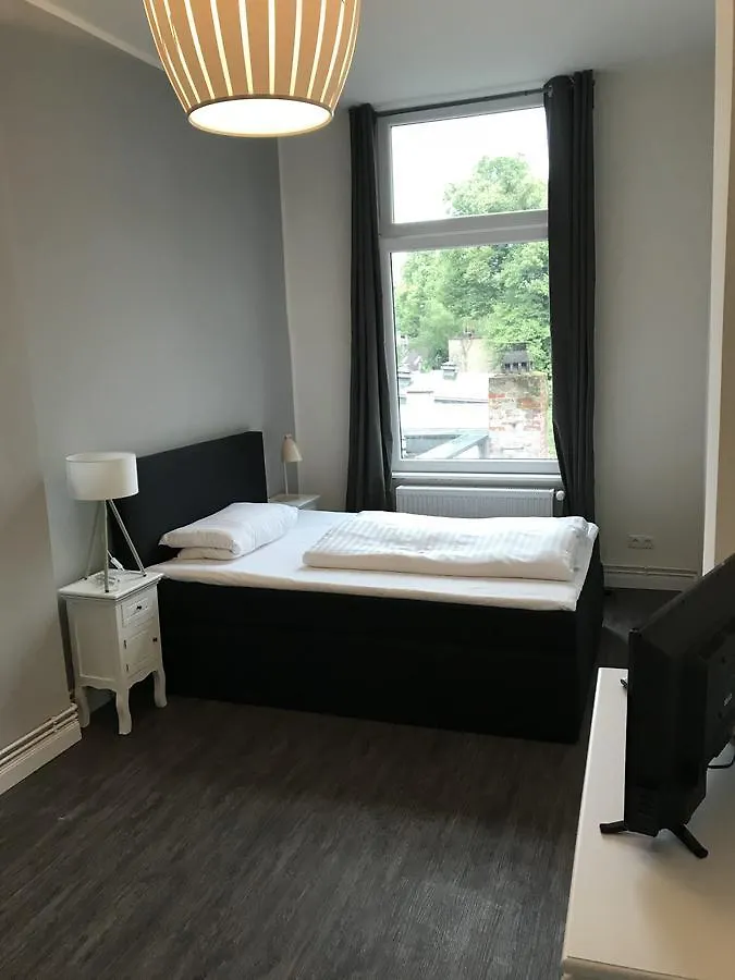 Hotel Fame am Hauptbahnhof Hamburg 2*,